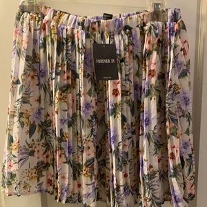 NWT floral pleated skirt 🌈